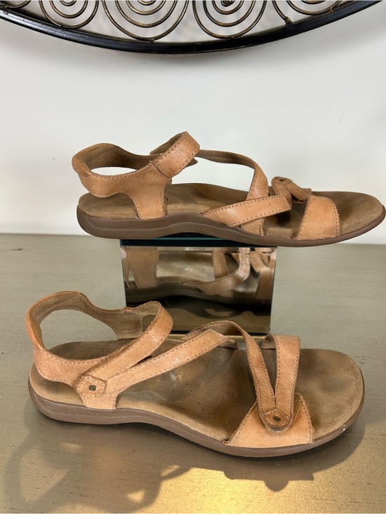 Taos Footwear Shoes - Taos Earth Women's Tan Leather Adjustable Strap Sandals